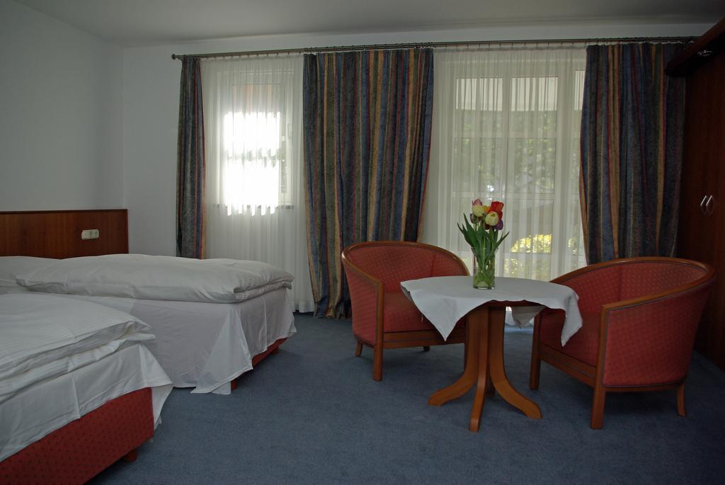 Hotel Alte Bruecke باد هومبرغ فور دير هوه الغرفة الصورة